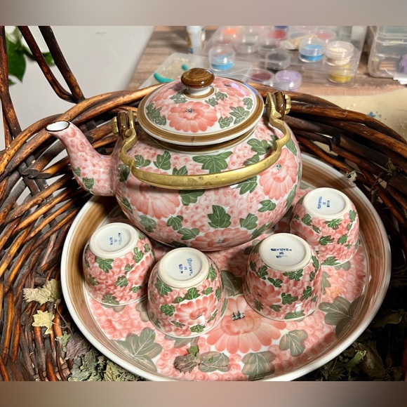 Beautiful Tea Set - Picture 2 of 4